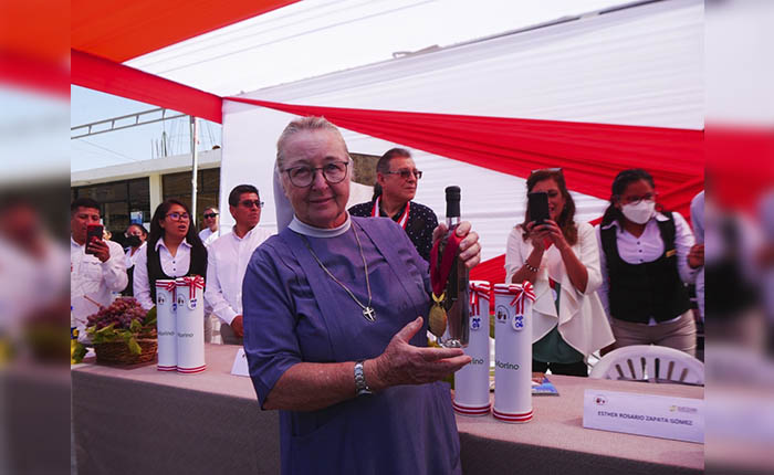 Hermana Rebeca Frick ganadora del mejor morino.jpg